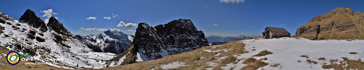 37 Vista panoramica al Bivacco Tre Pizzi (2050 m).jpg